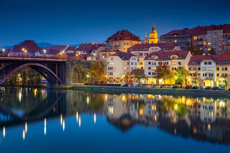 Panorama Maribora s Pohorjem v ozadju