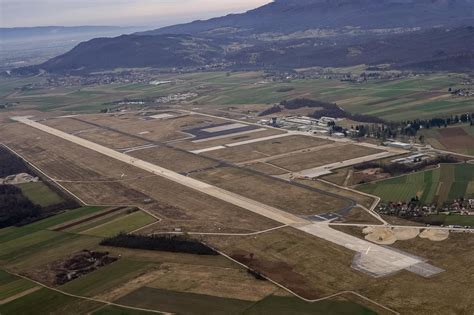 Zračni posnetek vojaškega letališča Cerklje ob Krki