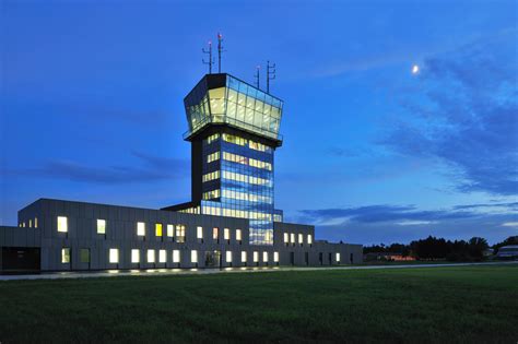 Nadzorni stolp vojaškega letališča Cerklje ob Krki