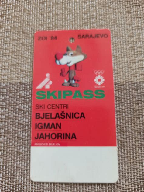 Smučarska karta z letnico