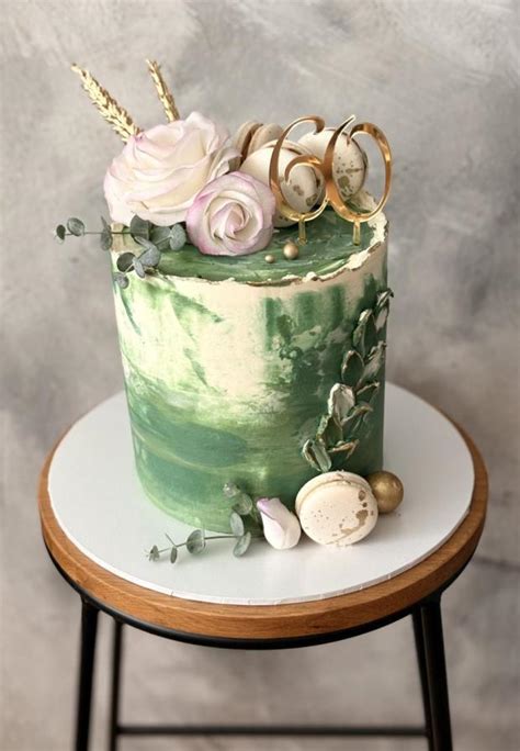 Elegantna torta s sadjem in zelišči