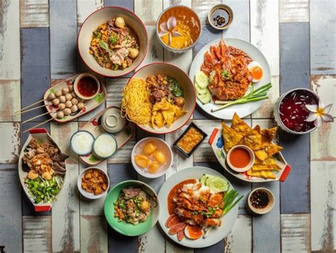 Raznolika hrana v Kanadi, od poutine do svežega sadja