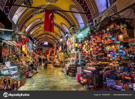 Istanbulski bazar s starinami