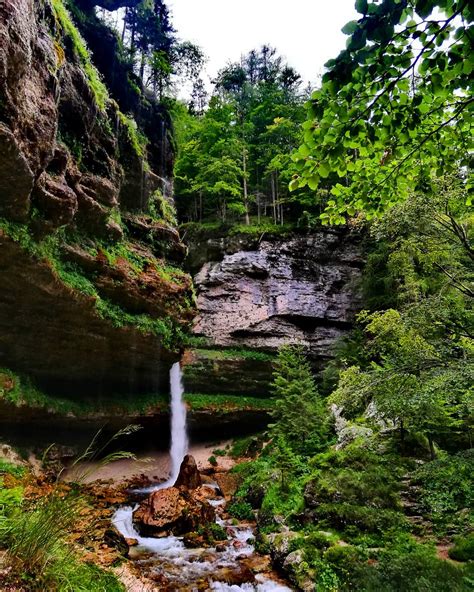 Slap Peričnik s pogledom za slap