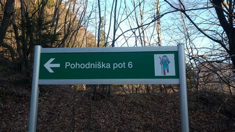 Pogled na sotesko Srnica s potočkom