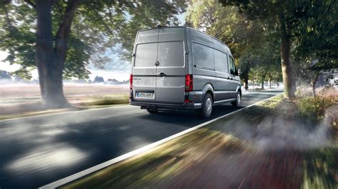 Kombi na cesti med mestoma