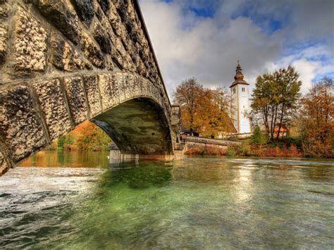 Panoramski pogled na vas Nemški Rovt v Bohinju