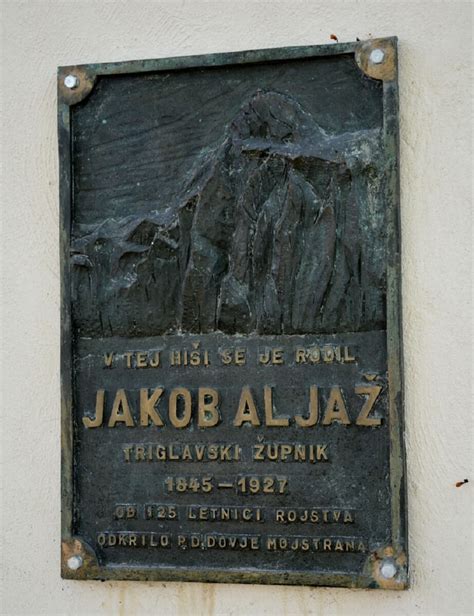 Spominska plošča Janu Strgarju na Ahčičovi hiši v Lomah