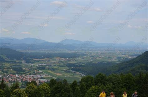 Panoramski pogled na Zgornjo Savinjsko dolino z reko Savinjo