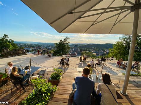 Grajska vinoteka s pogledom na mesto