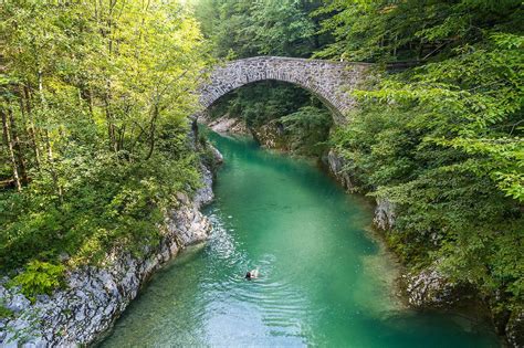 Reka Nadiža s kopališči