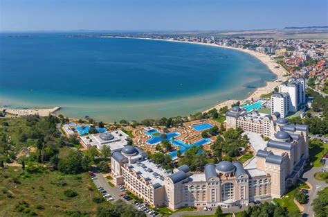 Sončna plaža in morje