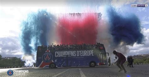 Pogledu na pariške znamenitosti iz avtomobila