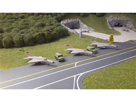 Zračni posnetek vojaškega letališča Željava