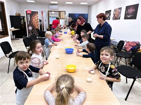 Otroci na delavnici v Živinem kotičku