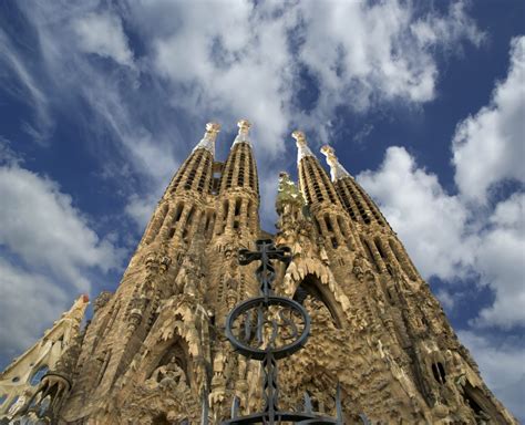 Ikonična Sagrada Familia v Barceloni