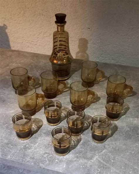 Ikona s steklenico, ki ponazarja omejitev tekočin