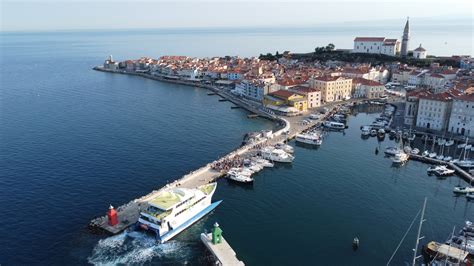 Piran z obalo in Tartinijevim trgom