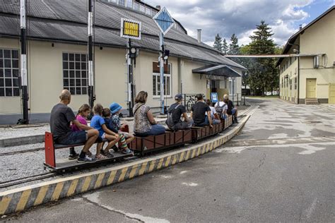 Otroci na vrtni železnici