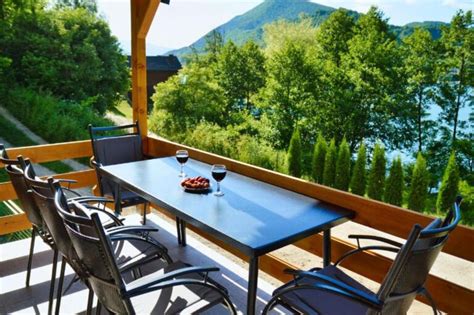 Terasa Gostilnice Jezero s pogledom na jezero