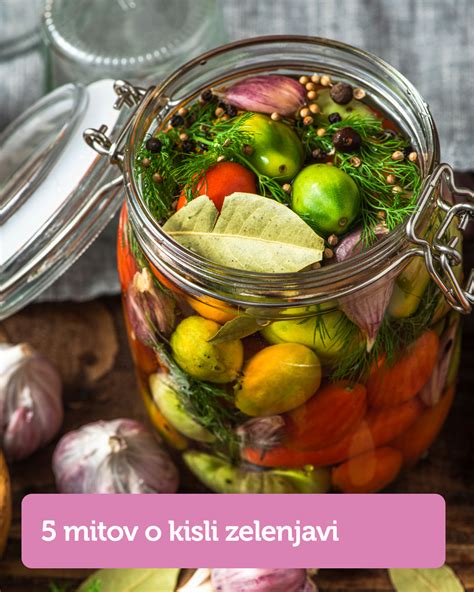 Slika stroka česna in olivnega olja