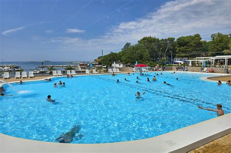 Bazen v kampu Pirovac