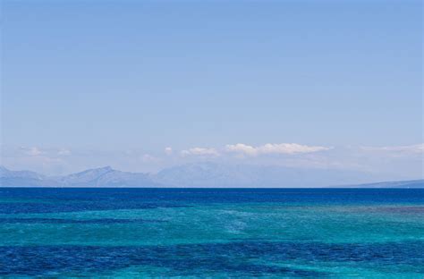 Panoramski pogled na Jadransko morje s sončnim zahodom