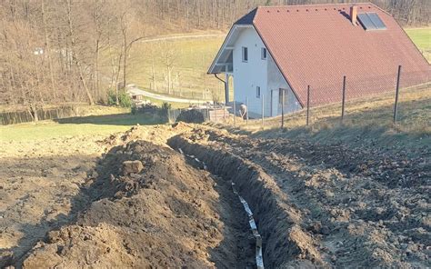 razgled na hribovito območje z razdrobljenimi parcelami