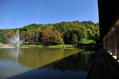 Arhivska fotografija glasbenega paviljona v Mariborskem mestnem parku