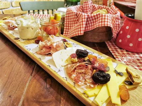 Narezek istrskih mesnin in sirov