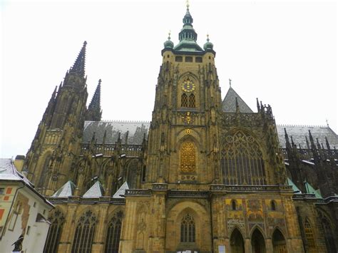 Pogled na Katedralo sv. Vida v Praškem gradu