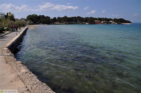 Pogled na Rajsko plažo v Loparju