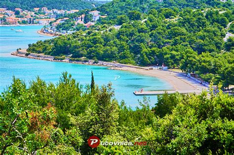 Prodnat plaža v kampu Jezera Lovišća z otroškim vodnim parkom