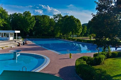 Zunanji bazen v kampu KNAUS Campingpark Lackenhauser