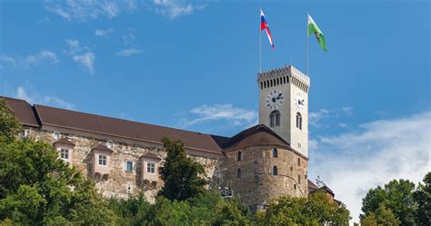 Ljubljanski grad ob sončnem vzhodu