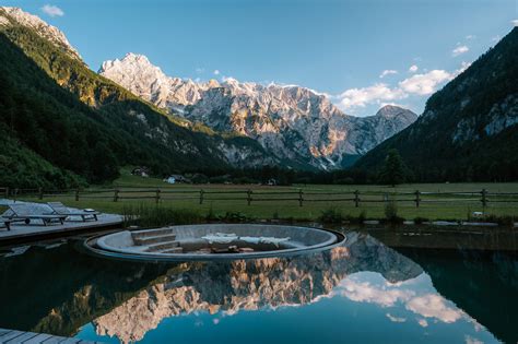 Pogled na Logarsko dolino s hotela Plesnik