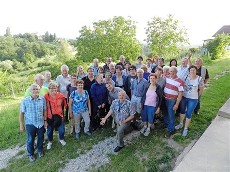 Skupinska fotografija udeležencev Peš na Pohorje