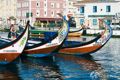 Pisani čolni (moliceiros) v kanalih Aveira