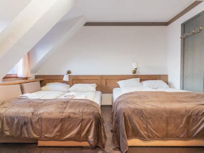 Udobna dvoposteljna soba z razgledom na gore