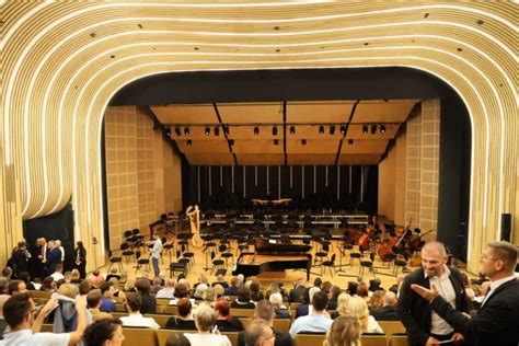 Koncertna dvorana s publiko