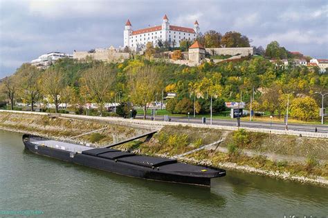 Pogled na Bratislavski grad nad mestom