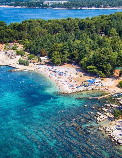 Baščanska plaža s pogledom na gore