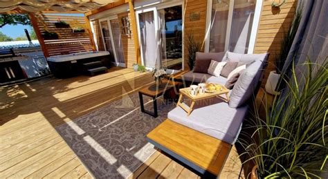 Luksuzna mobilna hišica z jacuzzijem v kampu Selce