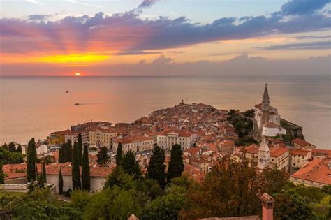 Panoramski razgled na Piran in Portorož ob sončnem zahodu
