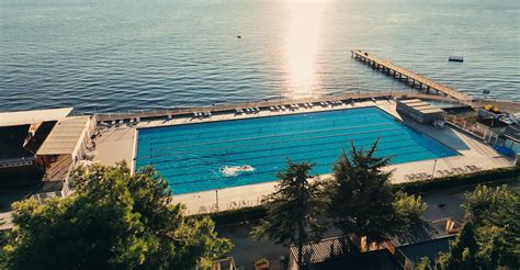 Neskončni bazen z morsko vodo v kampu Mareda