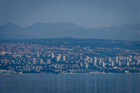 Panorama vasi Grad in okoliškega gričevja