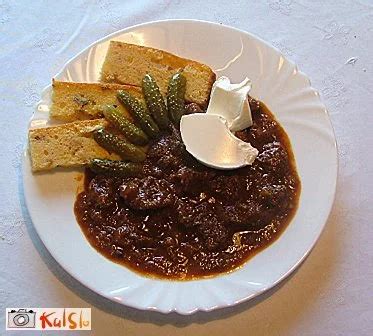 Jelenov golaž v kotlu