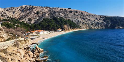 Panorama Krfa z oljčnimi nasadi in morjem