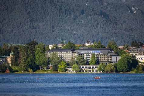 Pogled na Hotel Park z jezera