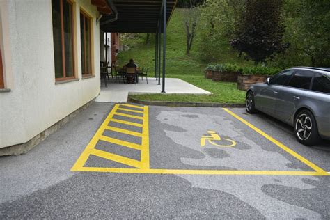 Invalidsko parkirišče pred Hotelom Park